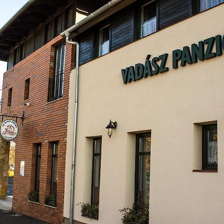 Vadasz Panzio Es Etterem Szombathely Exteriör bild